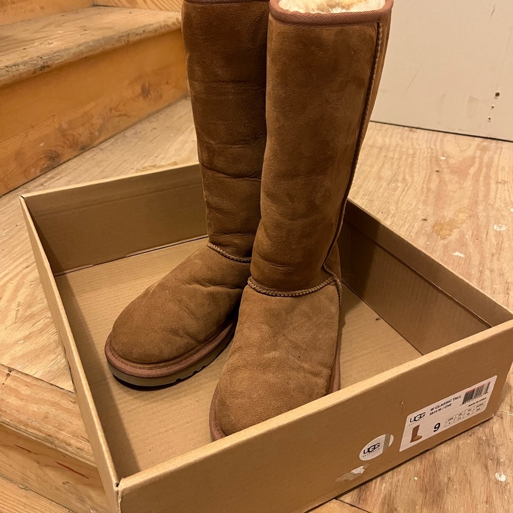 TALL CHESTNUT UGGS - LIKE NEW